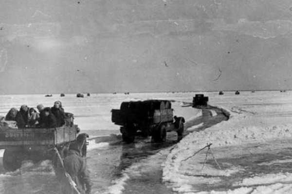 列寧格勒戰役，城內“人間煉獄”900天，當時德軍為何圍而不攻？