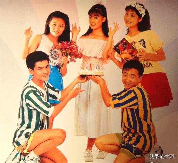 1990年，兩姐妹懷揣明星夢離家，然而等待她們的卻是無盡噩夢