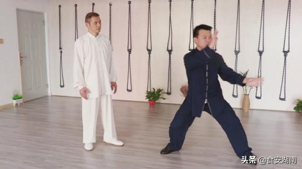 太極雙手正面纏絲——雲手防身技擊法魅力呈現，跟著師傅來練練吧