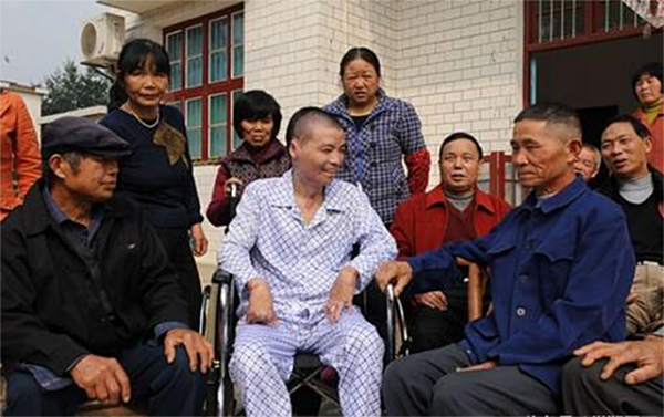 兵哥哥浴火救44人，身體燒傷90&percnt;，住院期間，因禍結緣娶女神為妻