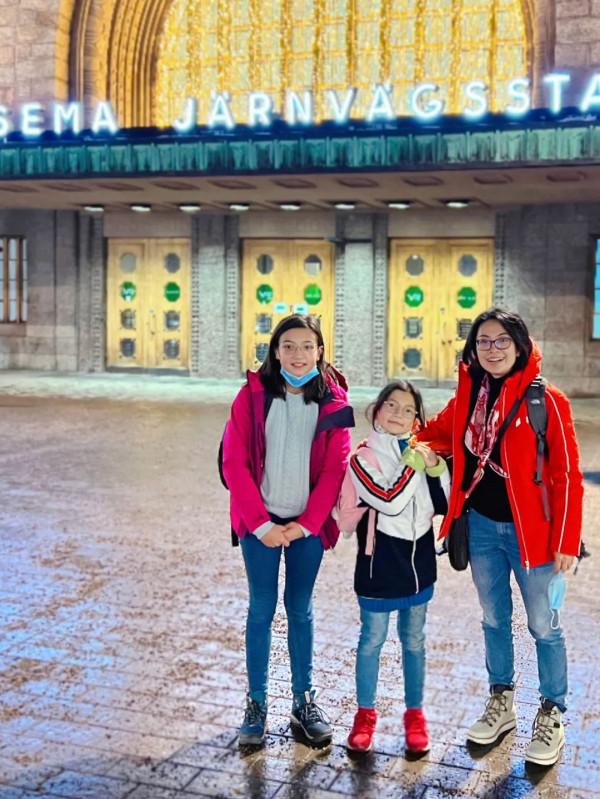 去芬蘭看極光，見聖誕老人，路上卻丟失行李，差點被鎖地牢