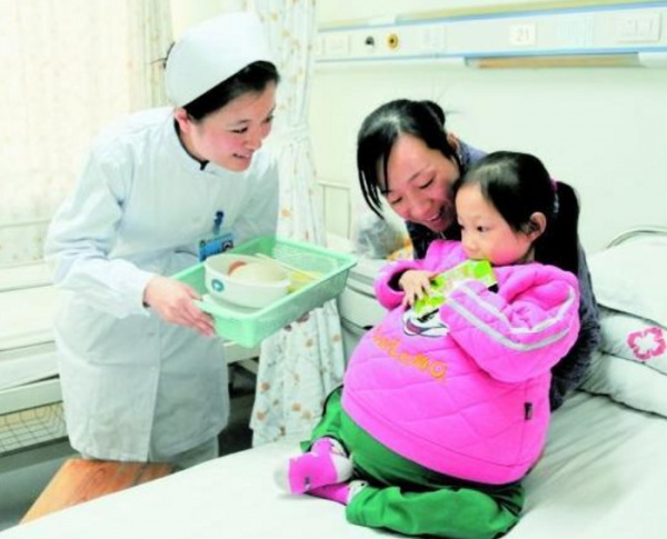 還記得那個得“怪病”肚子大過孕婦的山西女童嗎？後來治好了嗎？