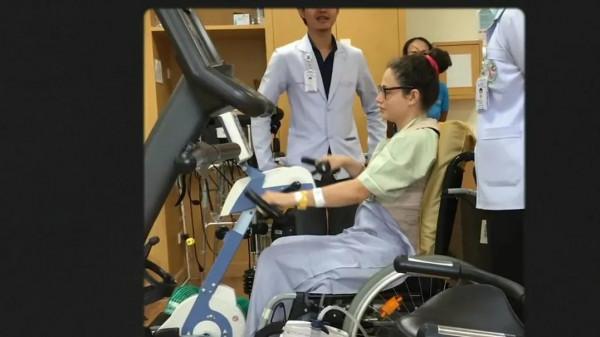 人生錄：11個小時，42公里，癱瘓女孩用雙柺丈量夢想，跑完馬拉松