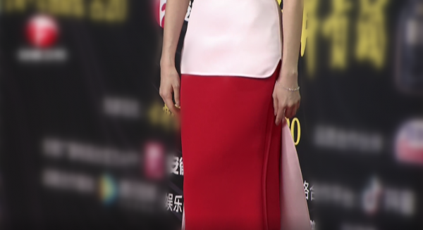 國劇盛典星光黯淡：鄧萃雯黎耀祥紅毯合體，董潔穿得像剝皮火腿腸