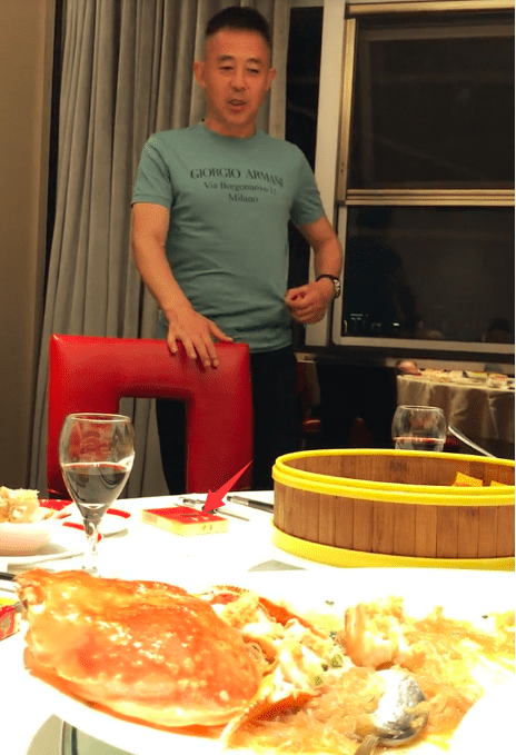 兩任前妻70後,情人80後,三婚又娶90後,是因為侯勇有錢就變壞? 兩任前妻70後,情人80後,三婚又娶90後,是因為侯勇有錢就變壞?