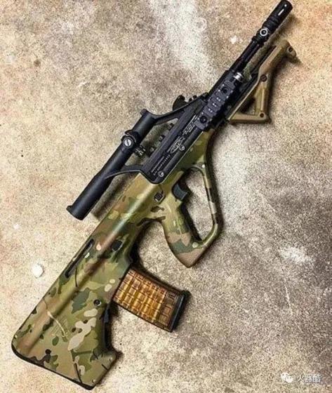 武器：（二十五）“古怪精靈”-AUG突擊步槍