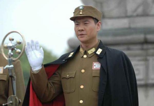 抗日狂人王勁哉：怒斬日軍來使引發大戰，單槍匹馬投奔毛主席