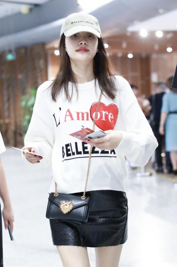 孫怡：和李沁好像的一個人，長得好嫩啊