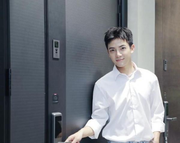 快男吳俊餘否認整容?捏動鼻子力證純天然,奉勸大家不要去整容 快男吳俊餘否認整容?捏動鼻子力證純天然,奉勸大家不要去整容