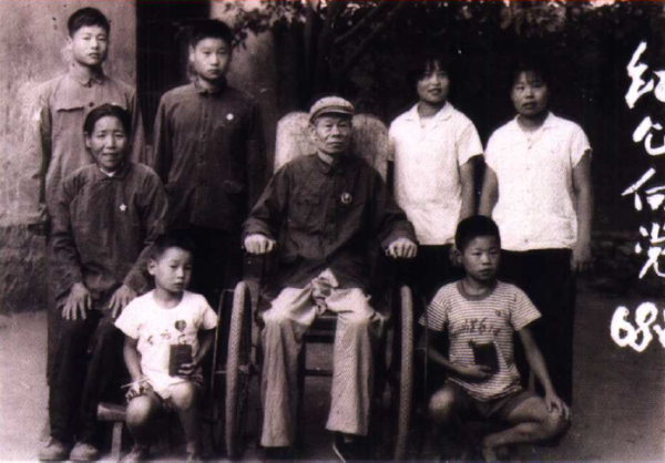 1945年,一戰士從牢中被救出,軍分割槽首長叫來一姑娘:請你嫁給他 1945年,一戰士從牢中被救出,軍分割槽首長叫來一姑娘:請你嫁給他