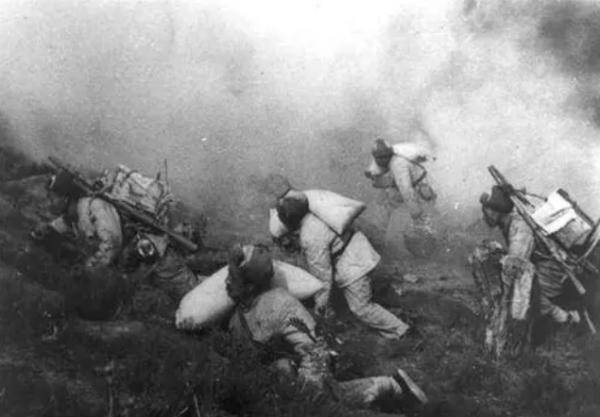 四川老兵回鄉隱居，30多年後兒子指著報紙道：爹，上面在找你