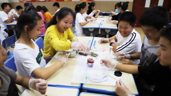 巧手製月餅 書香溢滿堂——奚仲中學開展慶中秋之手工月餅製作活動