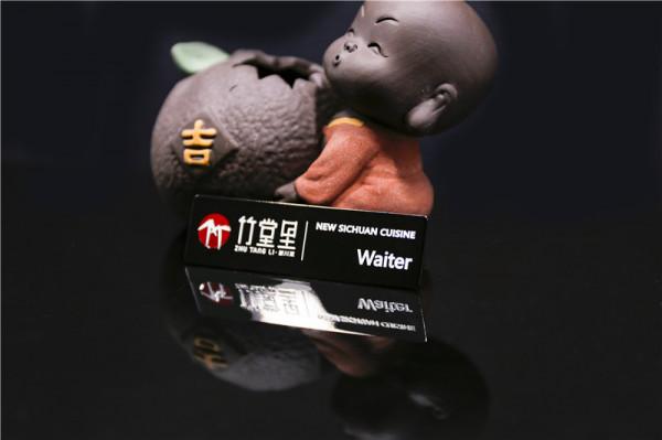 金屬胸章定製，這些要注意