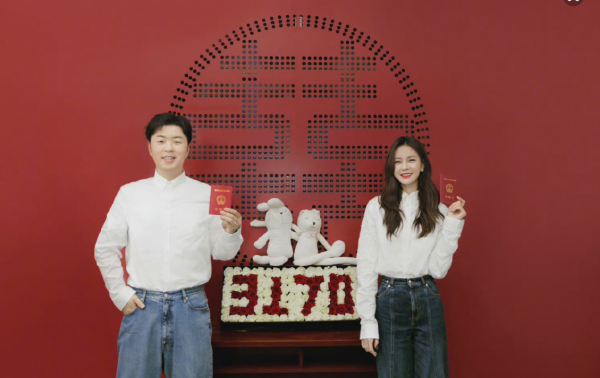 沈夢辰領證後美貌營業，穿白襯衫牛仔褲難掩恩愛範，這狀態真好