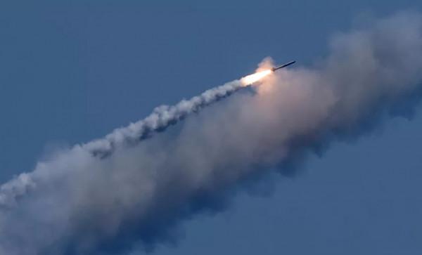 中俄聯手收拾日本！殲15低空飛躍日本航母，俄軍在日本海發射導彈