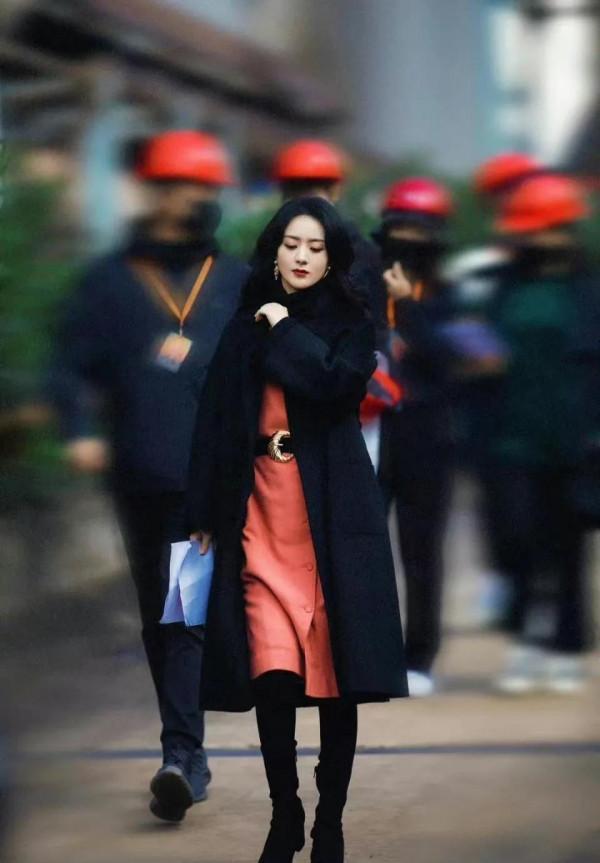 今日趙麗穎上班飯拍圖 今日趙麗穎上班飯拍圖