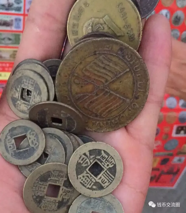 曾經大街上很多收古玩的攤子,現在為何都消失了? 曾經大街上很多收古玩的攤子,現在為何都消失了?