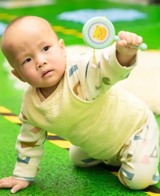 禾芸嘉萌寶爬爬賽結束啦,進來見識一下人類幼崽的戰鬥力吧 禾芸嘉萌寶爬爬賽結束啦,進來見識一下人類幼崽的戰鬥力吧