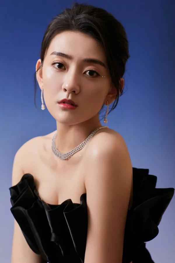 梁潔兩種風格的連衣裙，各有各的美，氣質溫文爾雅真是太美了