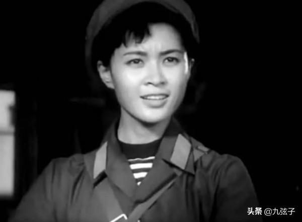 為小10歲屠洪剛和前夫離婚，晚年孤獨的方舒，她有沒有後悔過？