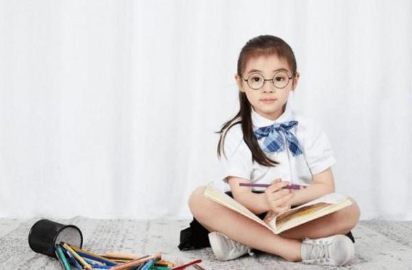 孩子要想走上臺前，父母必須退居幕後