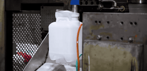 洗髮水的瓶底和牛奶瓶的提手，原來是吹出來的