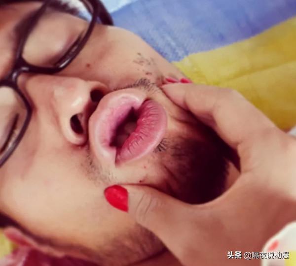 他是“右手女友”的創造者!單身一人,卻活出情侶熱戀時的幸福感 他是“右手女友”的創造者!單身一人,卻活出情侶熱戀時的幸福感