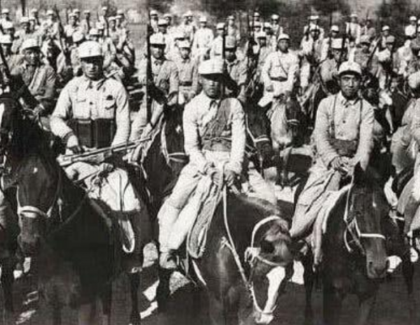 三萬紅軍被30萬敵軍包圍，偉人下令睡三天輕鬆破解，最終反敗為勝