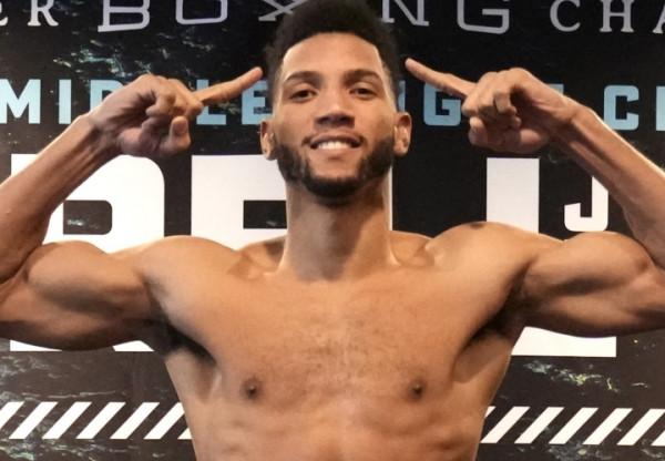 戴維·莫雷爾第四回合擊倒對手阿蘭·福克斯,贏得職業生涯六連勝 戴維·莫雷爾第四回合擊倒對手阿蘭·福克斯,贏得職業生涯六連勝