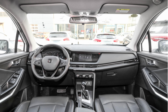 長安CS15頂配車型僅需7.69萬元，百公里油耗僅為6.6L