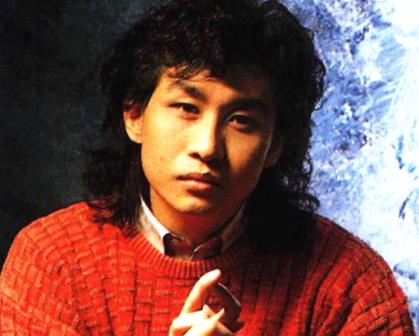 鄭智化拄拐參加聚會,59歲笑容滿臉精神好,娶美女後生娃家庭幸福 鄭智化拄拐參加聚會,59歲笑容滿臉精神好,娶美女後生娃家庭幸福