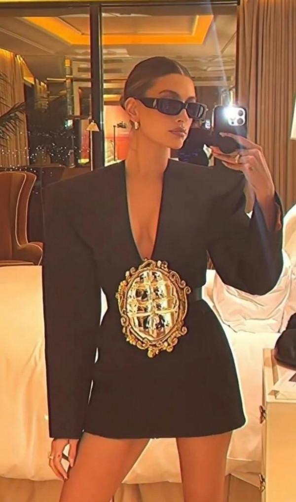 吳宣儀&OpenCurlyDoubleQuote;虎牙非凡之夜&rdquo;高定禮服撞衫海莉，到底誰更尷尬？