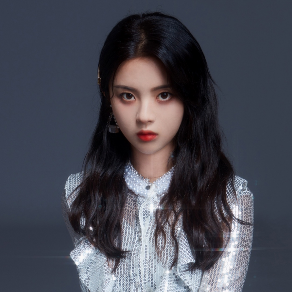 草根少女楊超越：從服務員到爆紅，讓無數二代咬牙切齒又望塵莫及