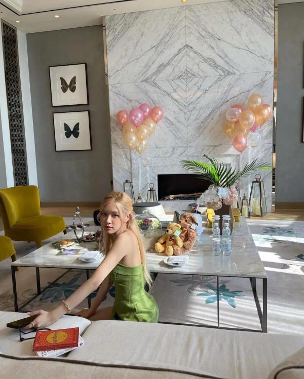 BLACKPINK ROSÉ樸彩英生活照 可甜可鹹 私底下也是穿搭潮人