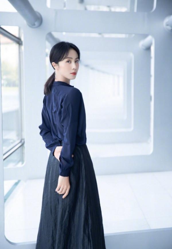 孫莉新劇高調殺青!劇照終於曝光,她穿西裝變職場女強人美回巔峰 孫莉新劇高調殺青!劇照終於曝光,她穿西裝變職場女強人美回巔峰