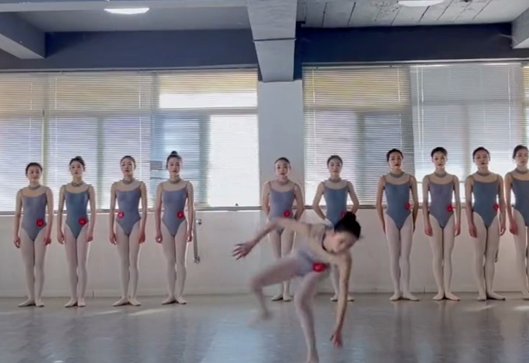 藝術生不掉鏈子，就不叫期末考試？學生：好怕監考老師叫我滾出去