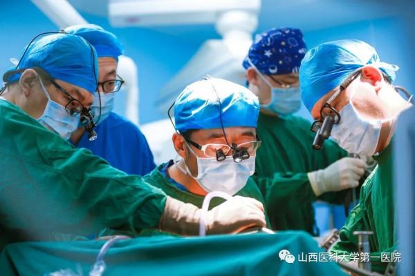 父親捐肝救子!山西醫科大學第一醫院完成我省首例活體肝移植 父親捐肝救子!山西醫科大學第一醫院完成我省首例活體肝移植