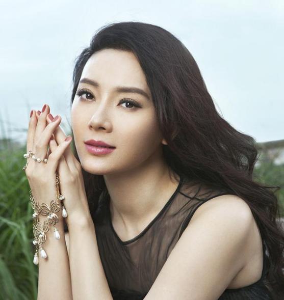 奉獻是一種精神,也是一種品格,更是一種高尚的情懷 奉獻是一種精神,也是一種品格,更是一種高尚的情懷