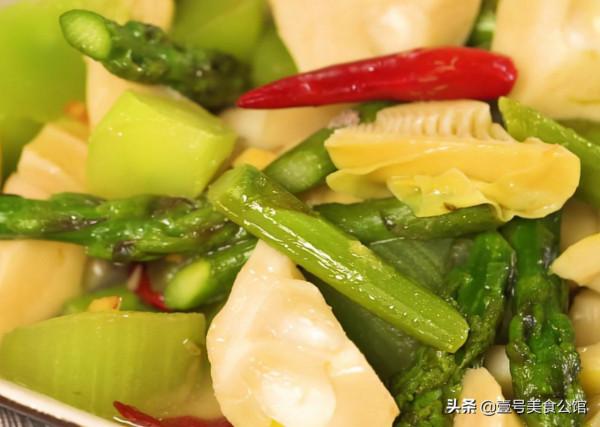 風味獨特的雞汁燴三筍,鮮嫩解饞,營養豐富,吃了一次還想吃 風味獨特的雞汁燴三筍,鮮嫩解饞,營養豐富,吃了一次還想吃