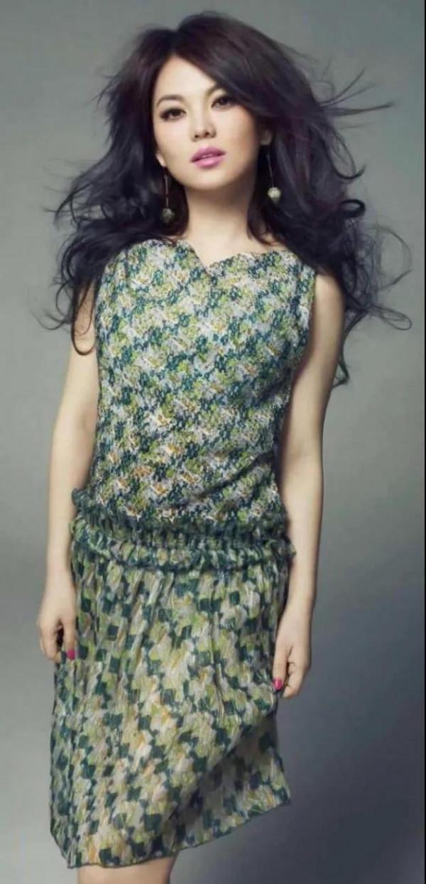 這應該是李湘狀態最好看的時候，有一張照片特別像詠梅