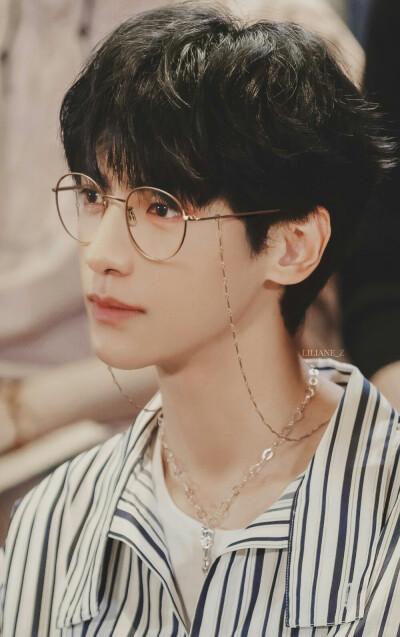 扇耳光戲引發爭議，繼羅雲熙被打住院後，張佳寧半張臉被扇紅腫