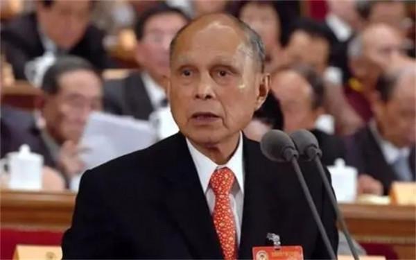 霍英東患癌後：來北京治療，常穿運動裝，愛喝桔子汁