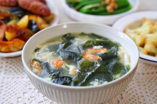 一家三口的簡單家宴，3菜1湯，沒有主食，超簡單，手殘黨也能成功