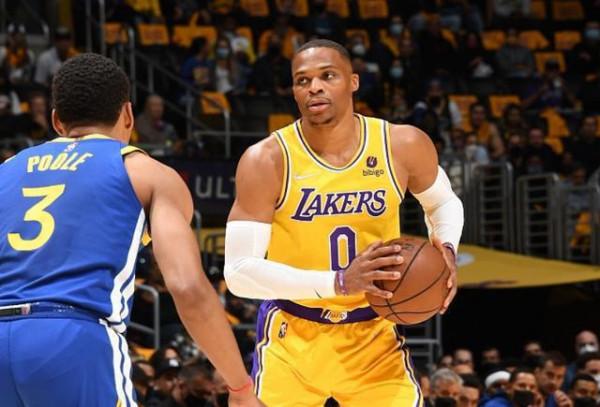 球爹：因為威少現在表現太糟糕，三球已經收到了詹姆斯的簡訊