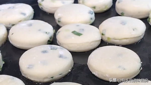 蔥花小發麵餅，不加雞蛋不加油，鬆軟蓬鬆好消化，家人都愛吃