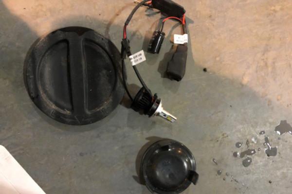 柯米克近光燈升級LED光源，全面提升車輛的大燈照明效果！