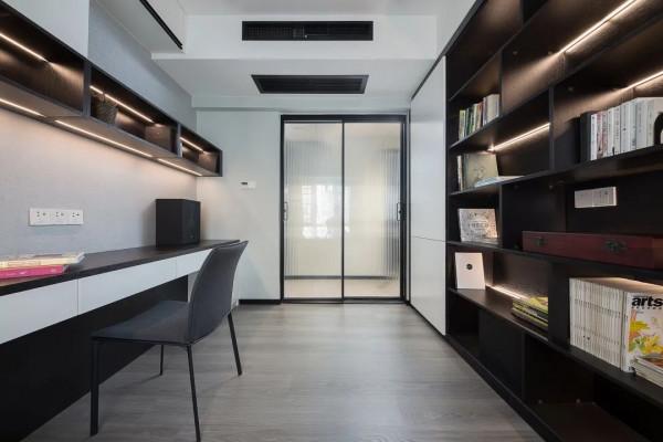 125㎡現代簡約風，黑白灰+木色，高階又大氣，進門就被迷住了