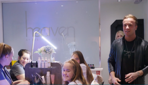 億萬富豪孩子到底有多奢靡？純金的腳踏車，成捆的鈔票，太壕了