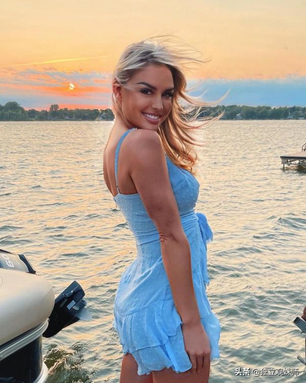 金髮與馬甲線都有，體育迷克勞迪安·戈德布特