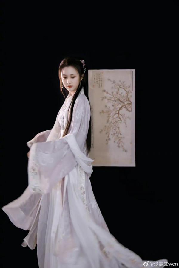 12.7圖:劉亦菲、楊冪、張嘉倪、周筆暢、李棟旭、檀健次、張慧雯 12.7圖:劉亦菲、楊冪、張嘉倪、周筆暢、李棟旭、檀健次、張慧雯